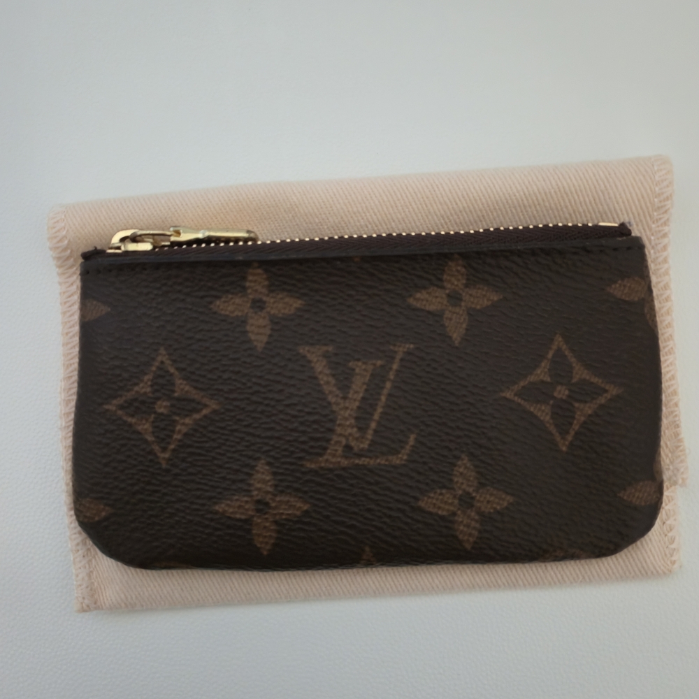 Louis Vuitton Monogram Key Pouch - Picture 3 of 8